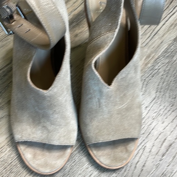 Marc Fisher Vashi Ankle Strap Sandals with Chunky Stacked Heel, size 8 - Picture 6 of 10